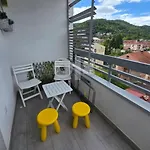 Apartamento 44, Mejdan, *