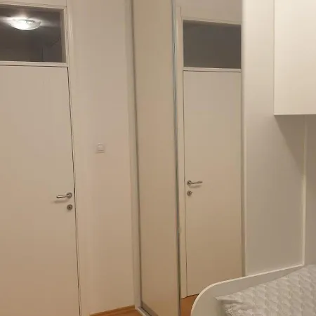 44, Sa Garazom, Mejdan *
