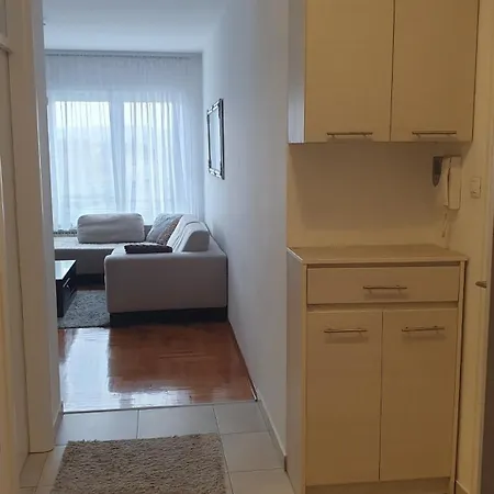 44, Sa Garazom, Mejdan * بانيا لوكا